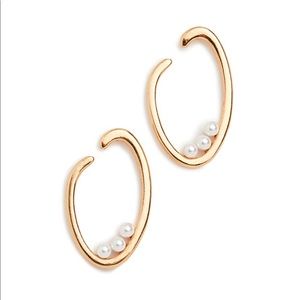 Oscar de la Renta, O Logo Pearl Earrings